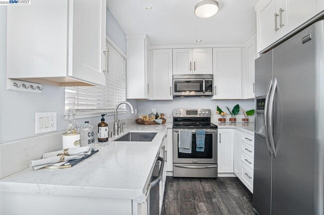 Building Photo - 1337 Spring Valley Common
