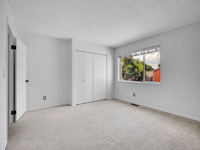 Building Photo - $2,395.00 2 bed, 2.5 bath townhome located...