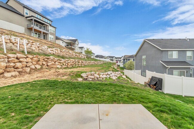 Building Photo - Spacious 6 Bed Home with Dual Kitchens, EV Charging & Modern Finishes in Layton