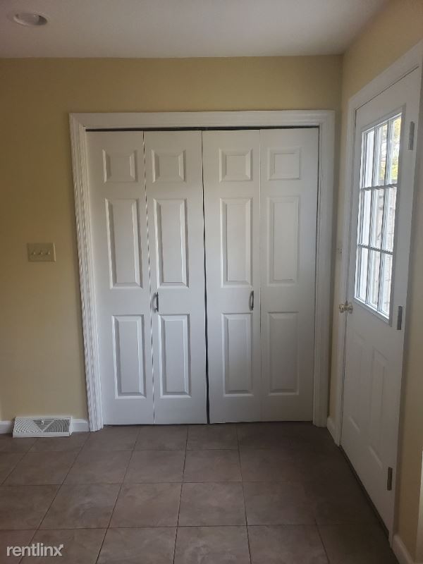 Building Photo - 2 br, 1.5 bath Townhome - 3334 Lynnwood Dr