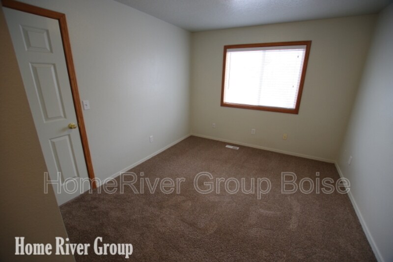Building Photo - 6521 W Parapet Dr