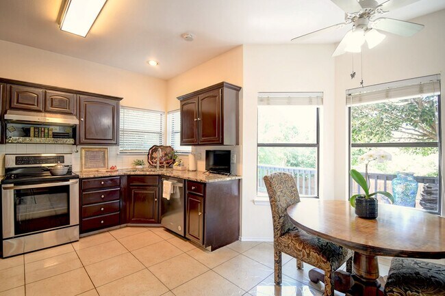 Building Photo - 719 Oak Hollow Dr