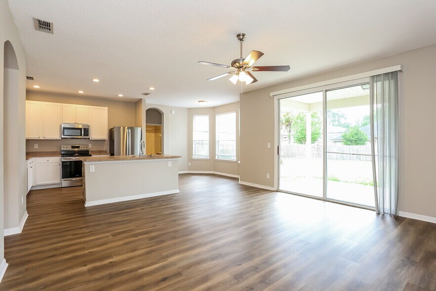 Building Photo - 3740 Briar Ln