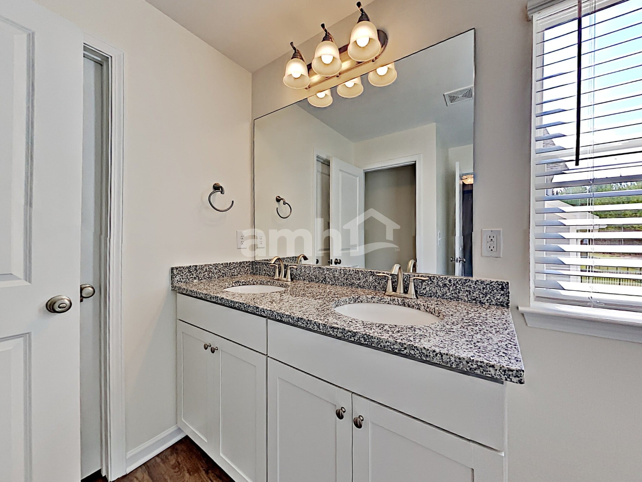 Building Photo - 505 Camp dr