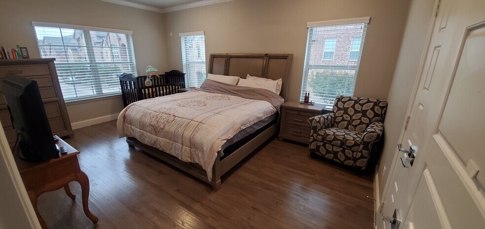 2nd floor - Master bedroom - 4428 Dexter Ln