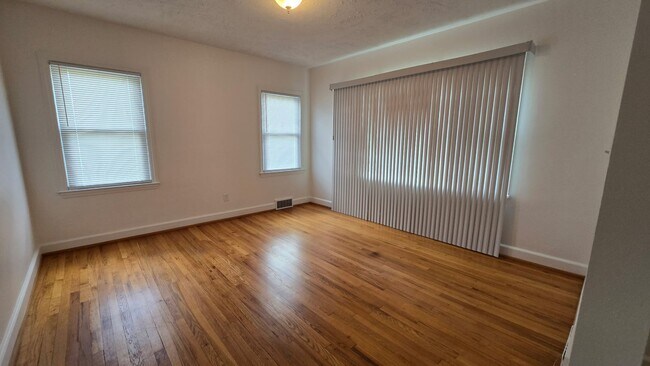 Building Photo - Beautiful Brick home for rent! 4 Bedroom 2 Bathroom home in Canton
