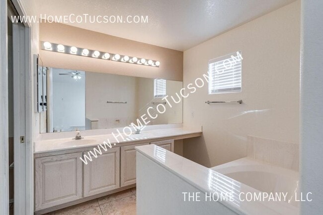 Building Photo - 7811 E Starbright Ct