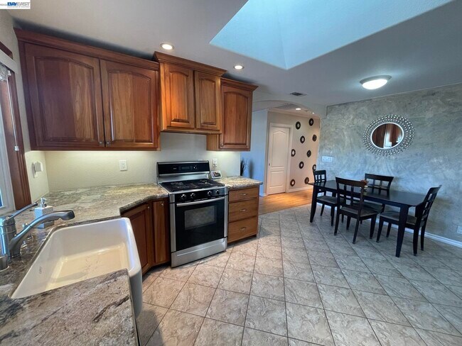 Building Photo - 6548 Ebensburg Ln