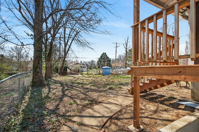 Building Photo - 5944 Thekla Ave
