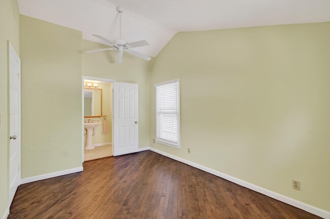 Building Photo - 817 N Palmway
