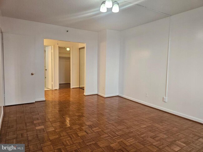 Building Photo - 3709 S George Mason Dr