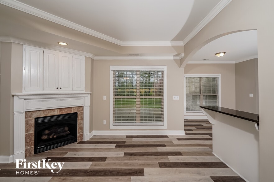 Building Photo - 145 Pine Ct