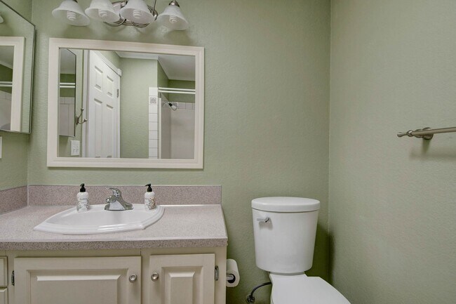 Building Photo - 3 Bed 2 Bath Home
