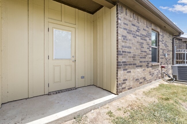 Building Photo - 429 Baby Bear Dr