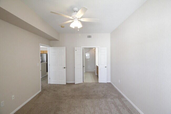 Building Photo - 105 Turpial Way