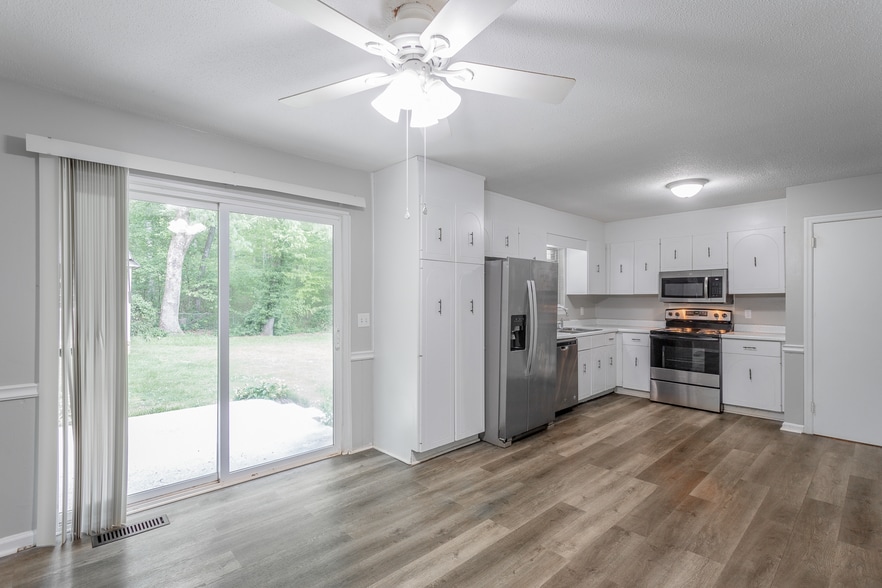 Building Photo - 218 Townsend Cir