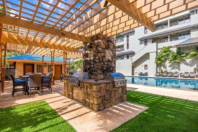 Building Photo - Breakers E-44 – Furnished 2BR with Lanai, ...