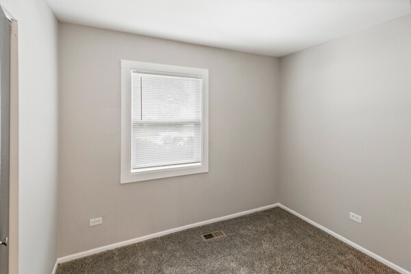 Building Photo - 22102 Hawthorne Way