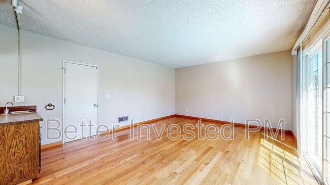 Building Photo - 848 Sprucewood Ct