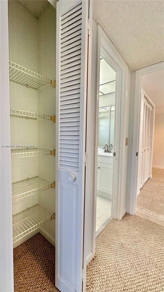 Building Photo - 330 SE 20th Ave