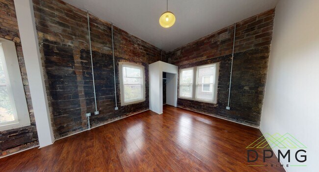 Building Photo - 108 S Hosmer St