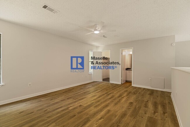 Building Photo - 3 Bed/2 Bath Home in Pearl