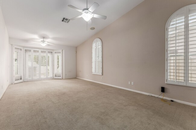 Building Photo - Long term rental in Oakwood with private pool