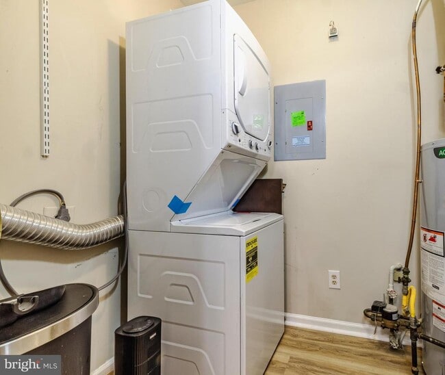 Building Photo - 32 Buena Ct