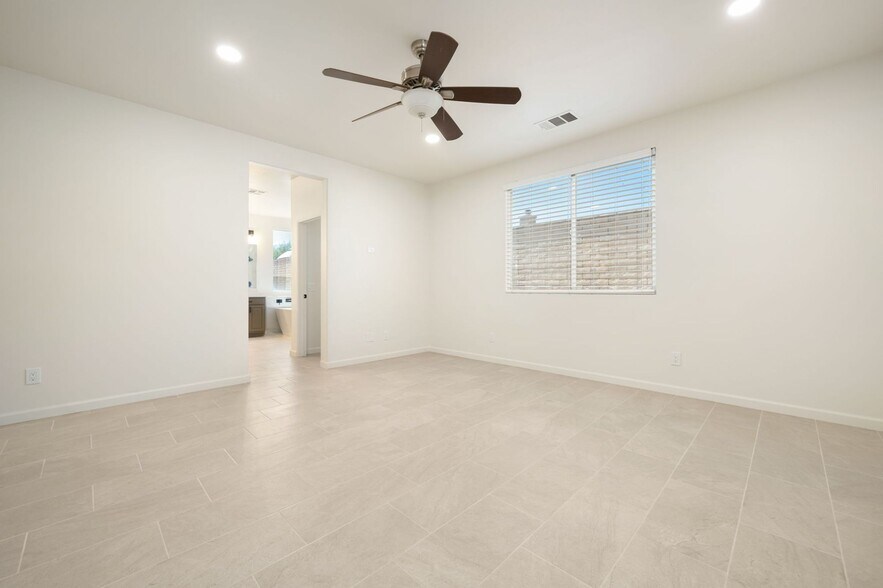 Building Photo - 79915 Grasmere Ave