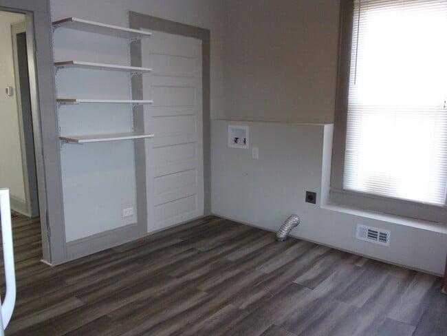 Building Photo - 311 Hasty St