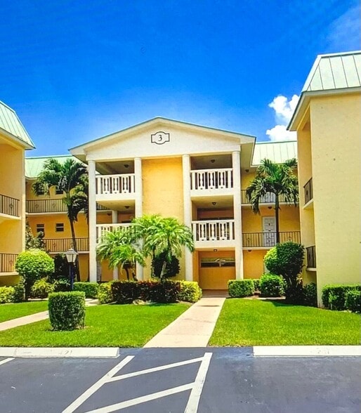 Building Photo - 3 Colonial Club Dr