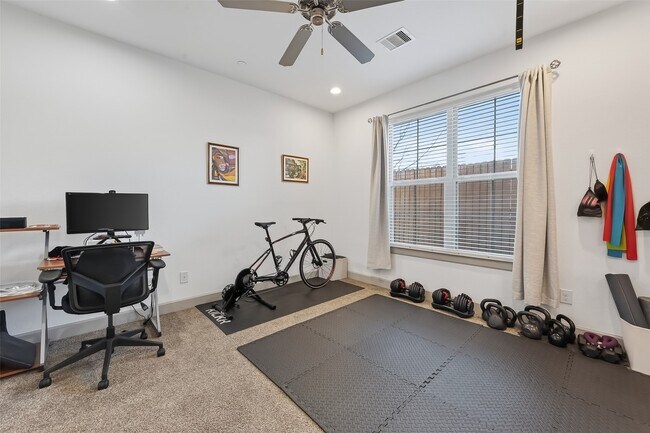 Building Photo - 1621 Rosewood St