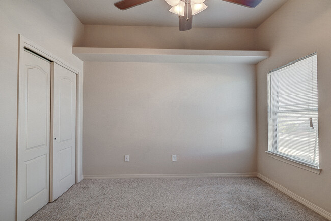 Building Photo - Eastside 3 Bedroom 2.5 Bath