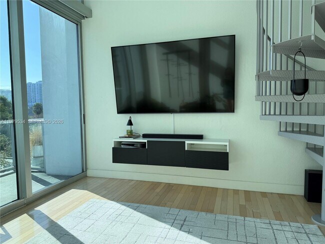 Building Photo - 150 E Robinson St