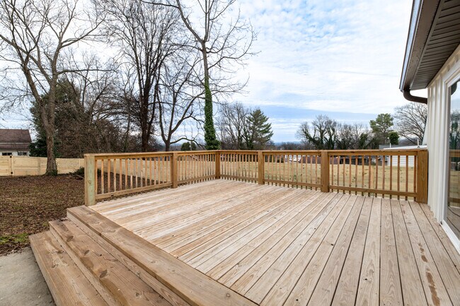 Building Photo - 1287 E Harper Ave