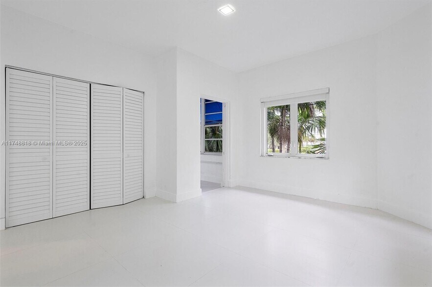 Building Photo - 600 Surfside Blvd