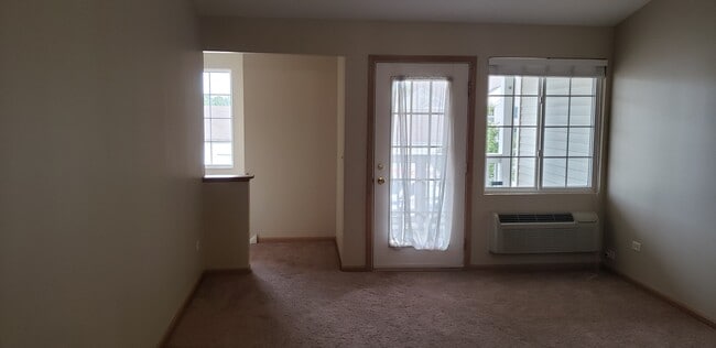 Building Photo - 1819 Silverstone Dr