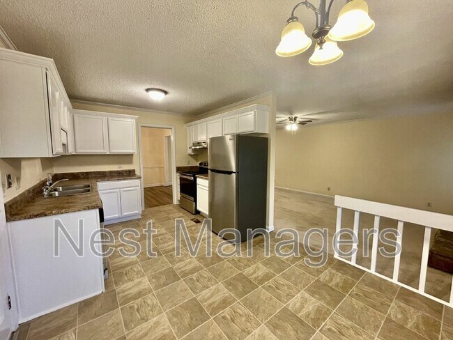 Building Photo - 2109 Hollyridge Pl