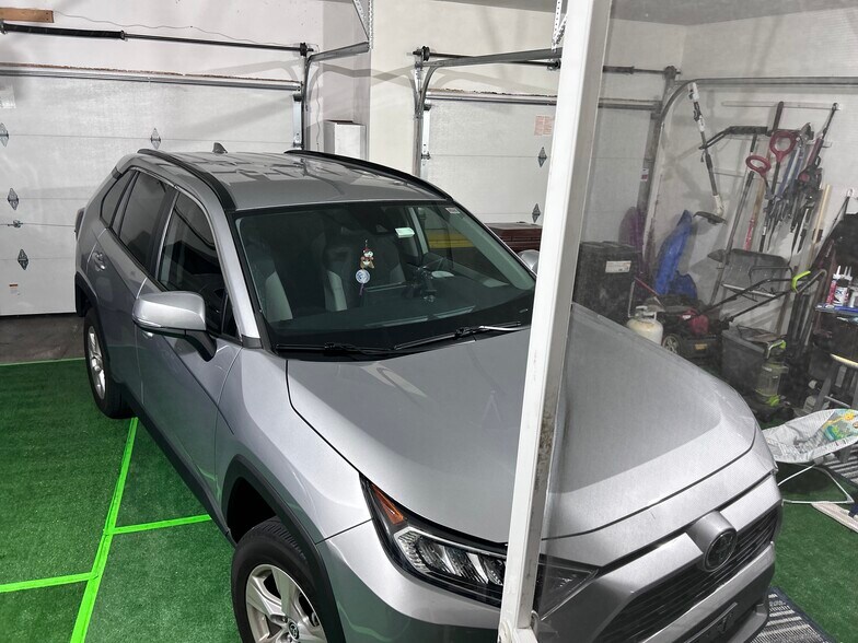 Three car garage - 507 Wheatland Dr