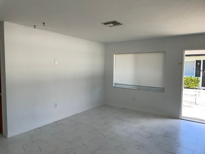 Building Photo - 627 92nd Ave N