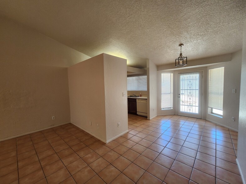 Building Photo - 4609 Fairfax Dr NW
