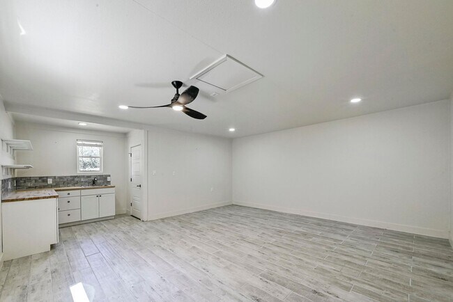 Building Photo - Lots of Space in Spicewood