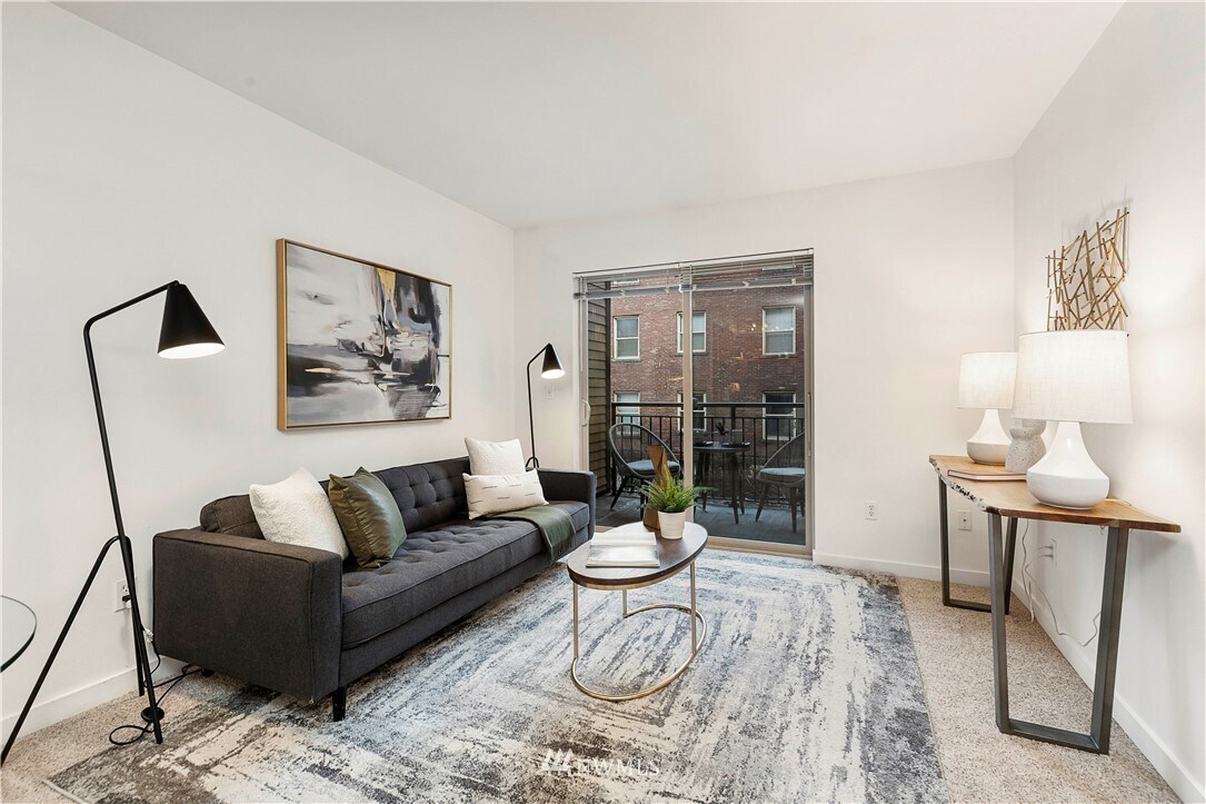 Living Room - 1420 E Pine St