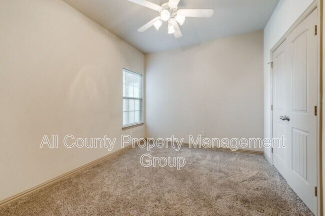 Building Photo - 1579 Cozy Dr