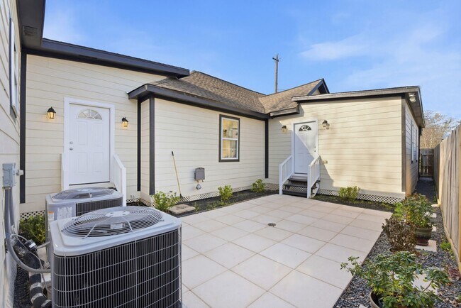 Building Photo - 3911 Fulton St