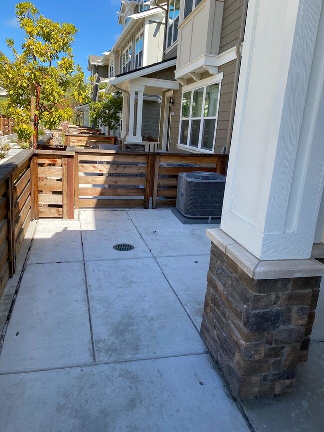 Building Photo - 114 Wallace Cir