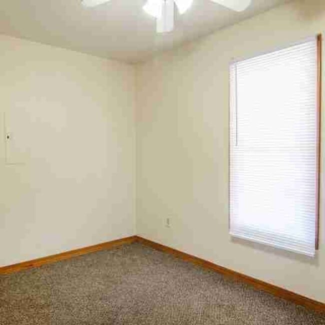 Building Photo - Cozy 2 Bedroom Home