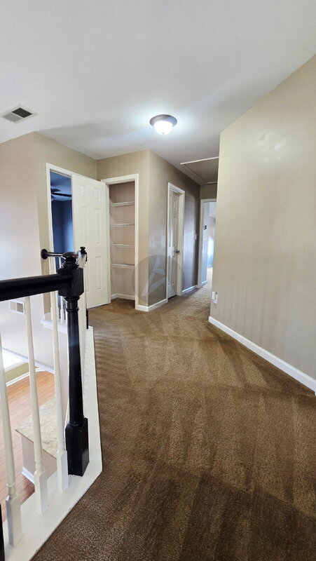 Building Photo - 203 Elmbrook Ln