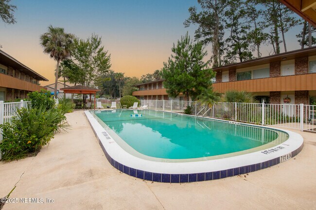 Building Photo - 1217 Park Ave