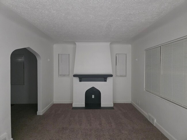 Building Photo - 9635 Everts St